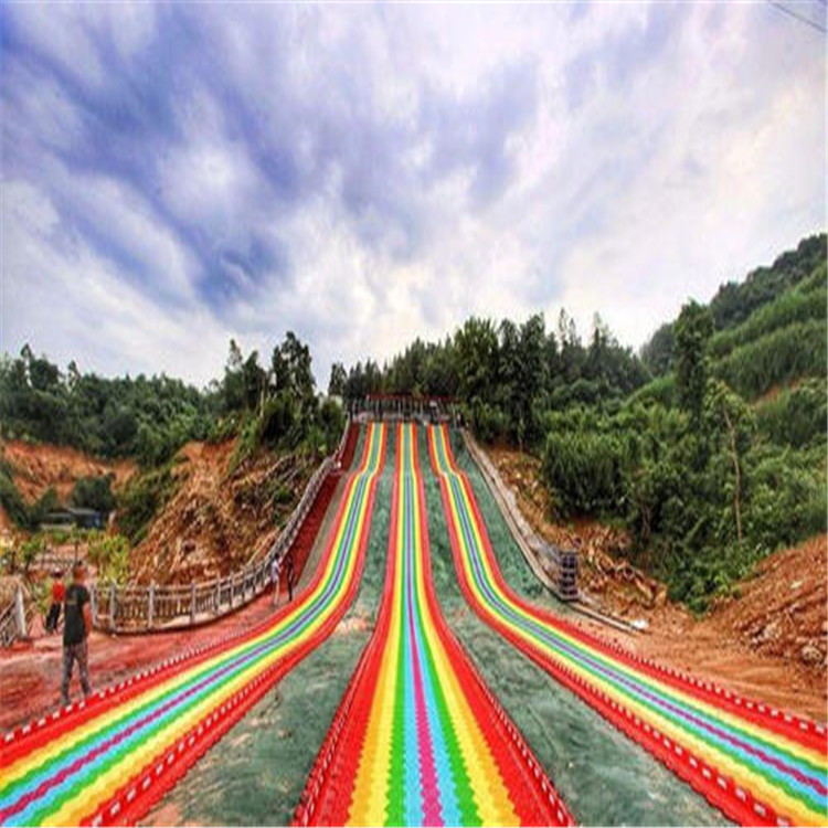 双鸭山彩虹景区娱乐滑道